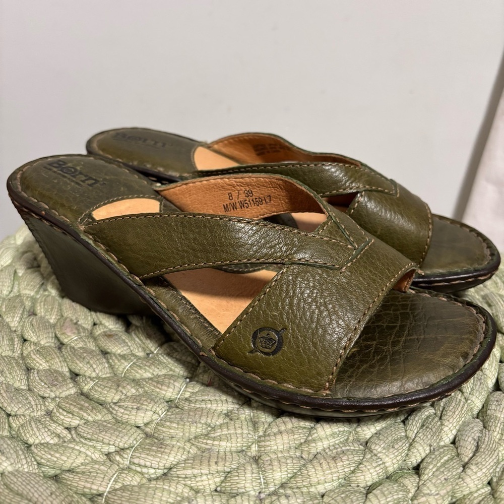NEW Born Olive Green Leather Slip On Wedge Comfort Sandals Size 8